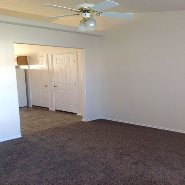 Building Photo - 3 bedroom 2bathroom in St. George , Utah