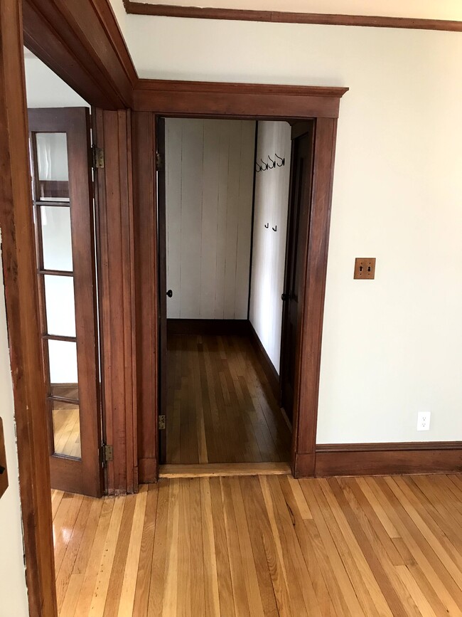 Building Photo - 28 Vincent Ave