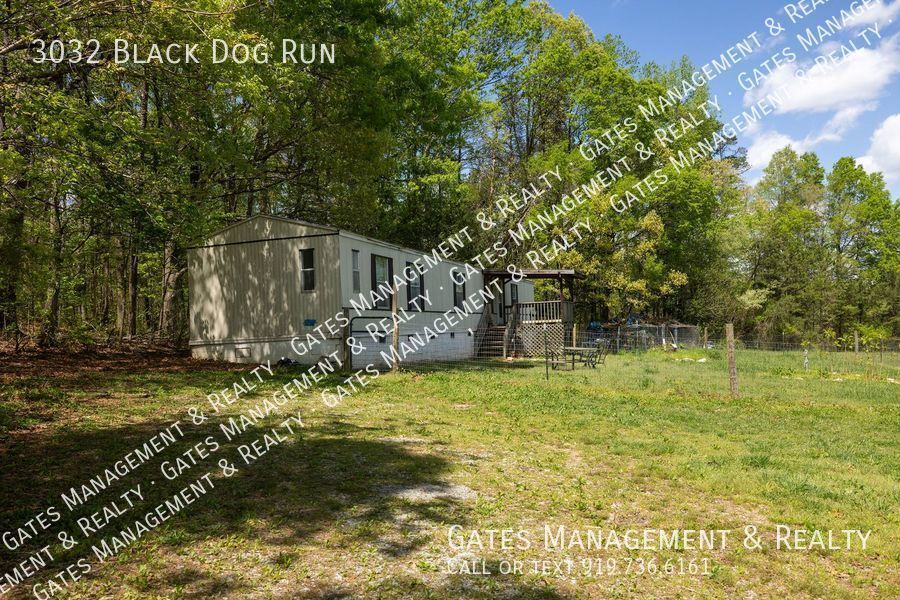Primary Photo - Quiet Country Living in Cedar Grove for Ho...
