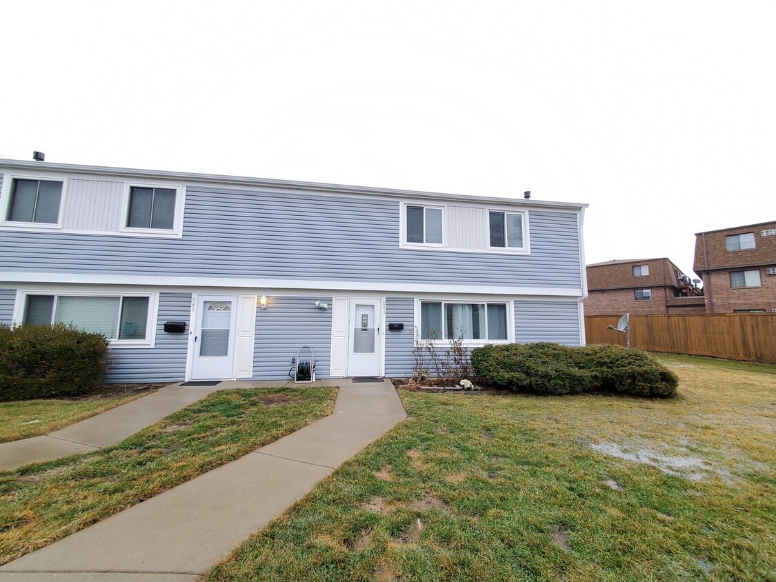 843 Oxford Pl, Wheeling, IL 60090 Townhome Rentals in Wheeling IL