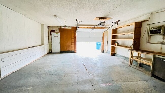 Building Photo - 1210 Farmington Ave