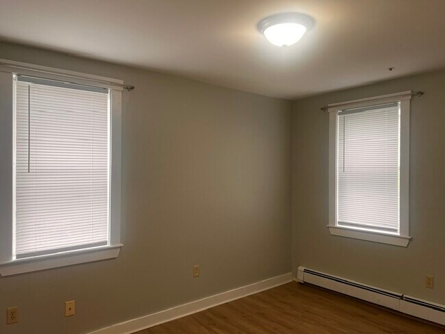 Building Photo - 39 Saint Thomas St