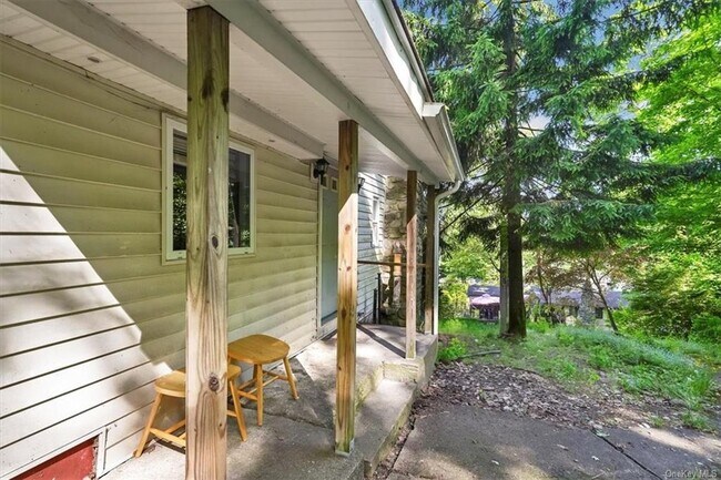 Building Photo - 25 Emerald Trail