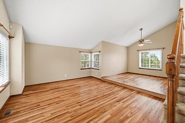 Foto del edificio - $2,845.95- 4-Bed /3-Bath Gem with Finished Basement and Fenced-in Yard in Colorado Springs!