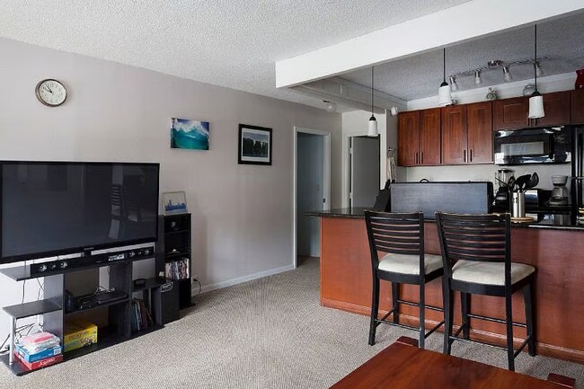 Foto del edificio - 2442 Kuhio Ave