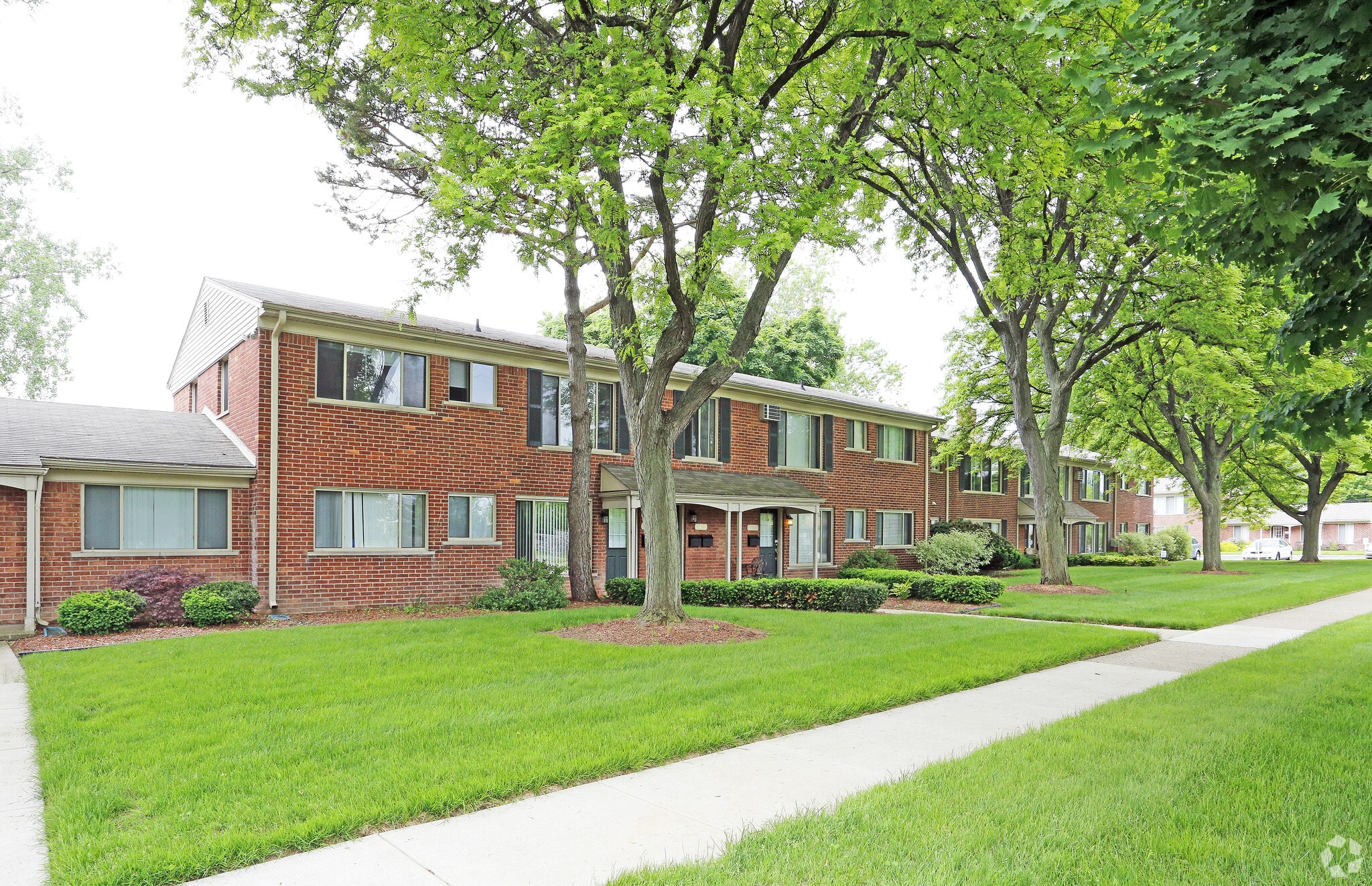 Pinewood Court Condominiums