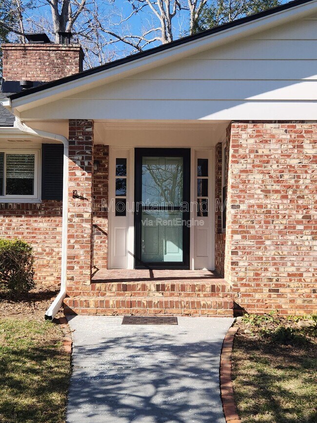 Foto del edificio - 1220 Woodmont Dr