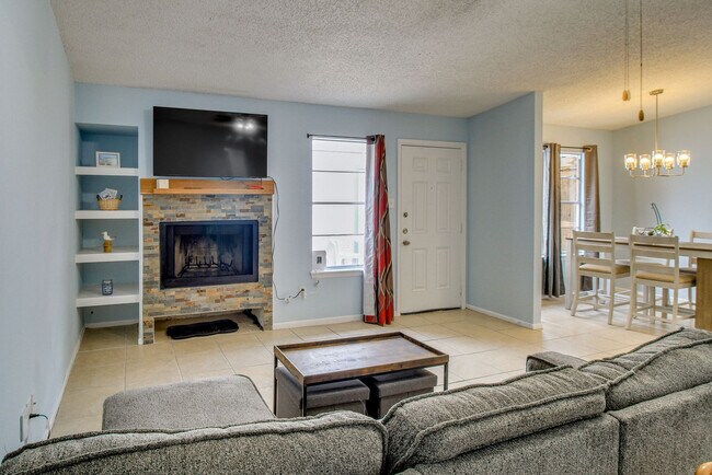 Building Photo - 7218 Elwood Ct