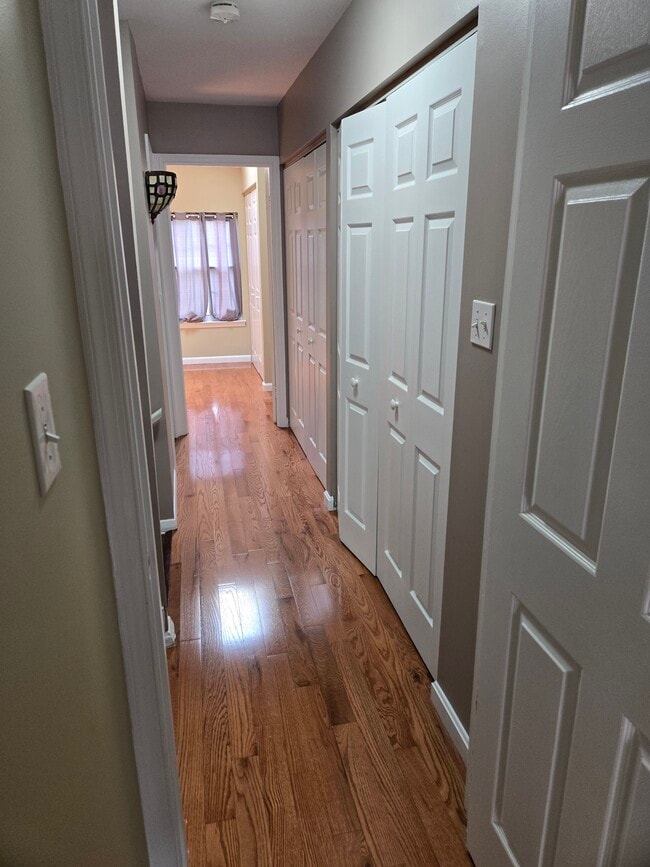 Building Photo - 33 N Ann St