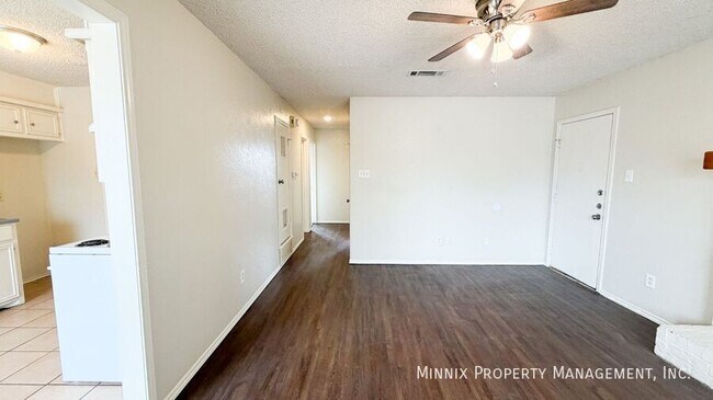 Foto del edificio - 9608 Elmwood Ave