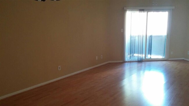 Foto del edificio - 8545 Midpark Rd
