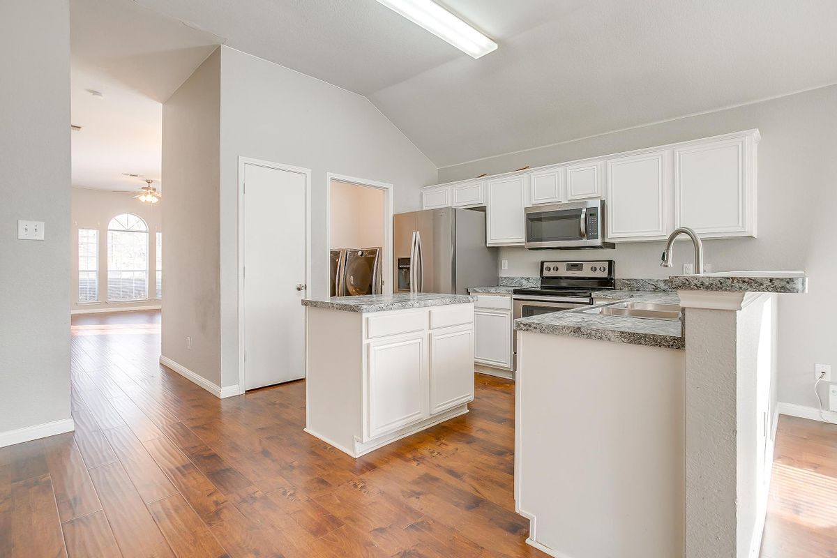 Foto del edificio - 927 Simon Dr