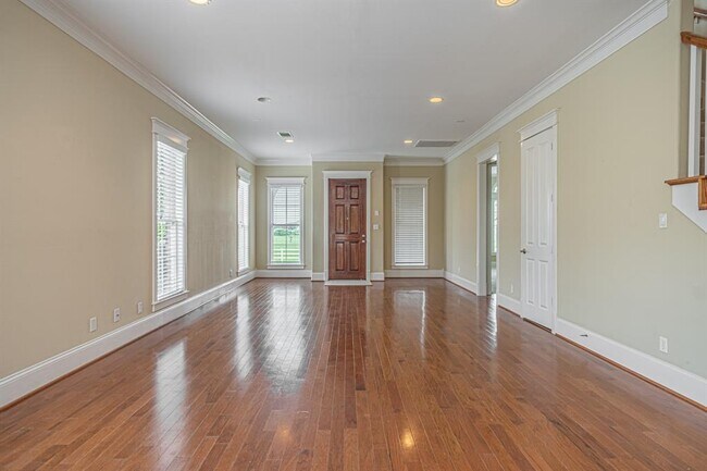 Building Photo - 6 Barque Ln