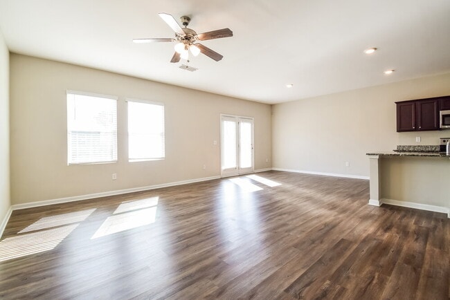 Building Photo - 3875 Place Dr