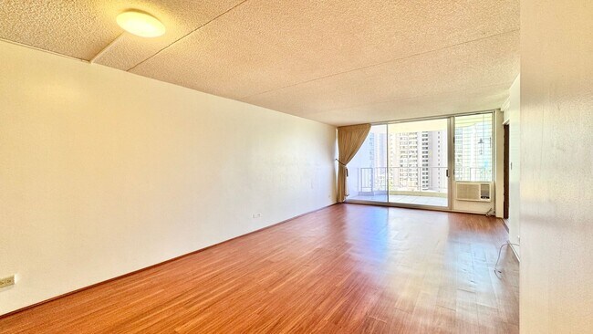 Foto del edificio - CONVENIENTY LOCATED AND SPACIOUS 2BD/2BA C...