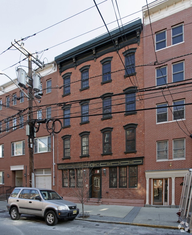 Building Photo - 221 Willow Ave