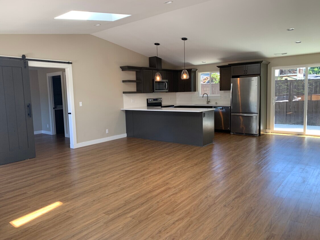 New designed kitchen in open floor plan. beautiful quartz countertops, cabinets, stainless appliance - 1714 Madison Way