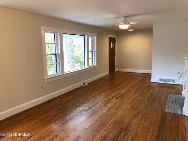 Building Photo - 2301 Jefferson Dr
