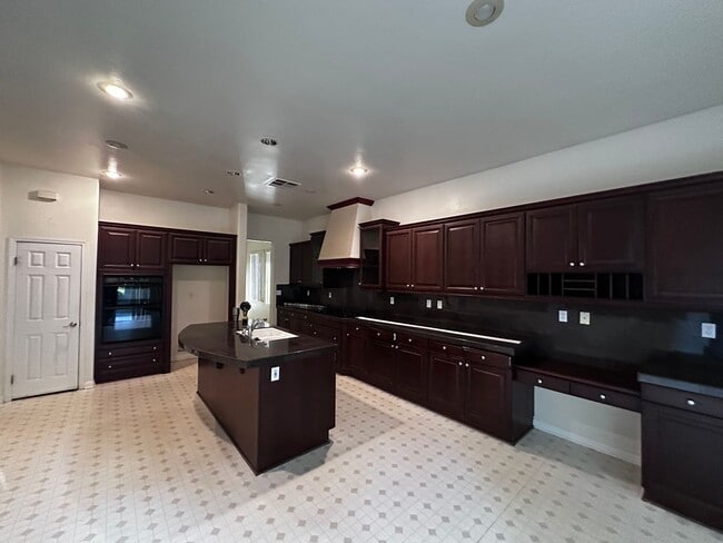 Building Photo - House- River Lakes