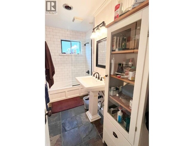 Building Photo - 515 Salsbury Dr