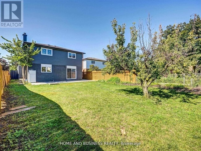 Building Photo - 470 Louis Dr