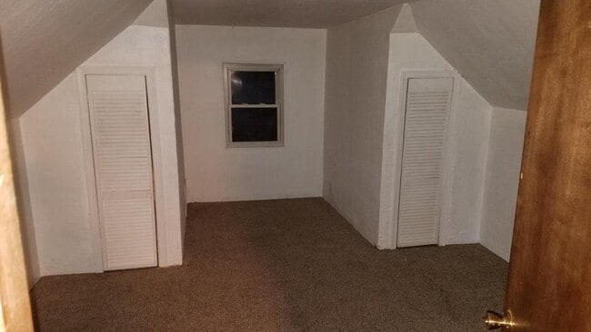 Building Photo - 133 Fairlawn Ave #2