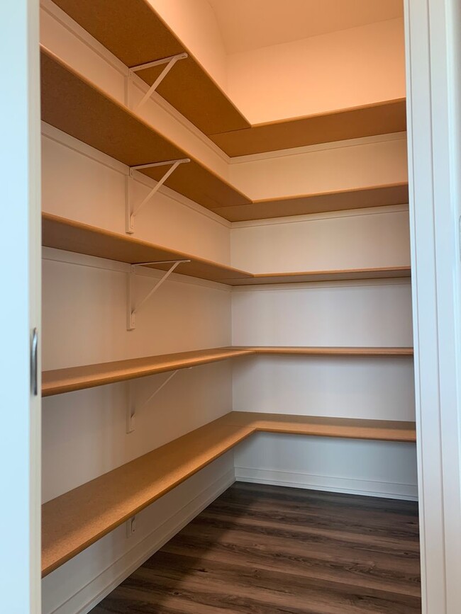 Foto del edificio - Brand New Spacious 2-Story with 3 bedrooms/2.5 bathrooms in North Lincoln