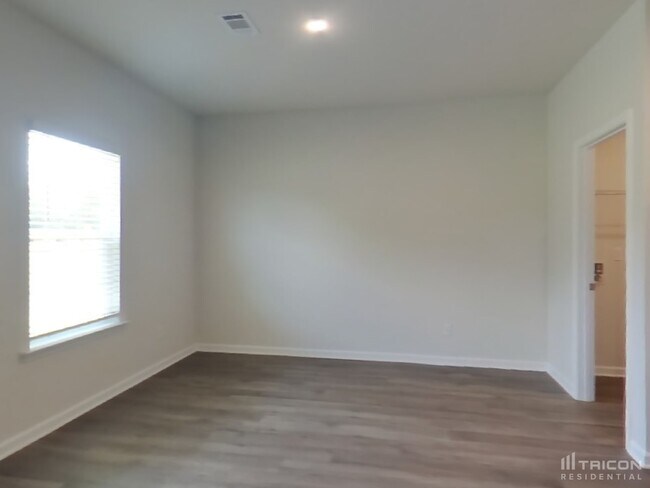 Building Photo - 1322 Deutz Dr