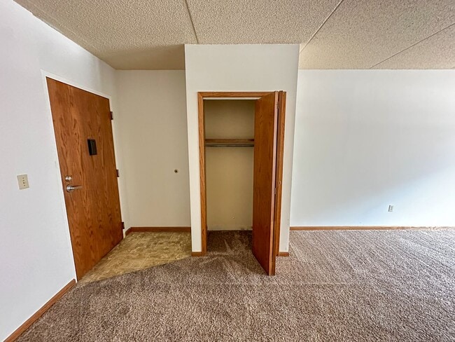 Interior Photo - 246 N Hyland Ave