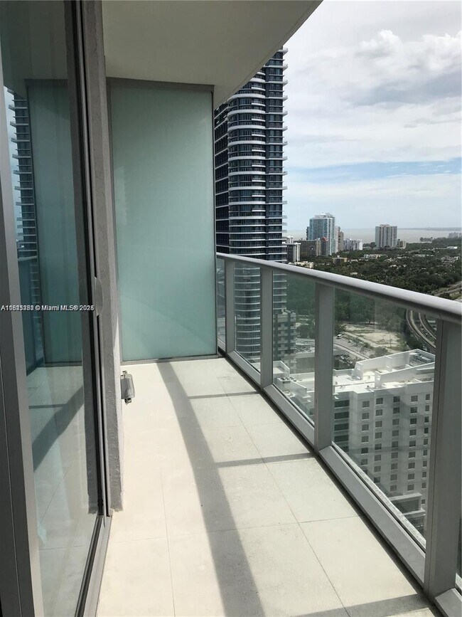 Building Photo - 1100S S Miami Ave