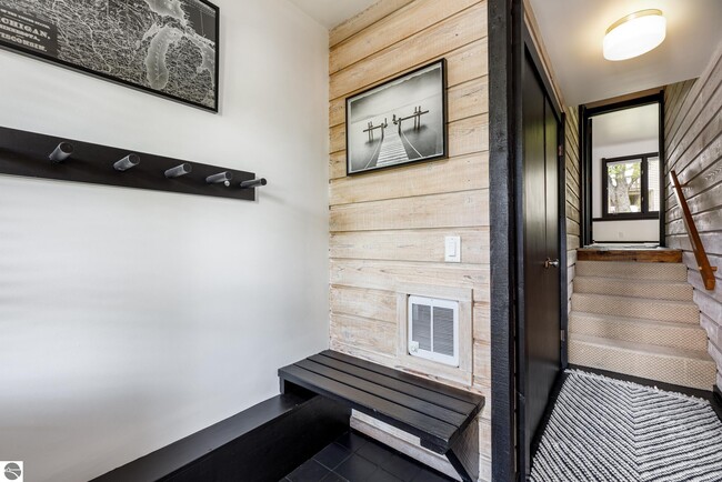 Foto del edificio - 5000 Town House Rd