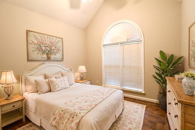 Foto del edificio - 2030 Glen Oaks Dr