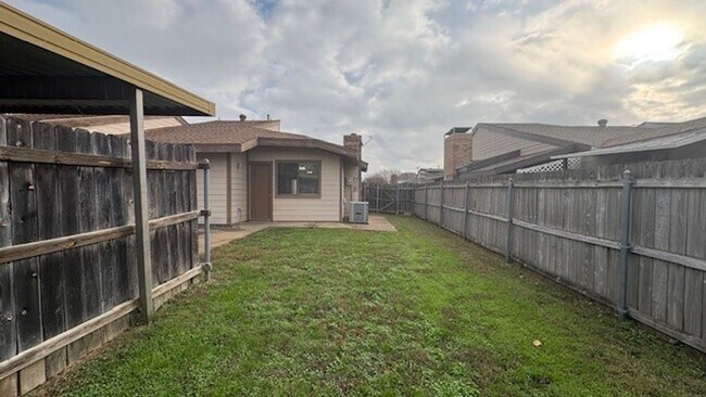 Foto del edificio - Cozy 2 Bed 1 Bath Duplex Property!