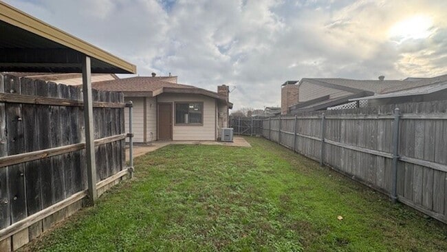 Photo - Cozy 2 Bed 1 Bath Duplex Property! Townhome