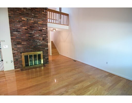 Foto del edificio - 35 Hawthorne Cir