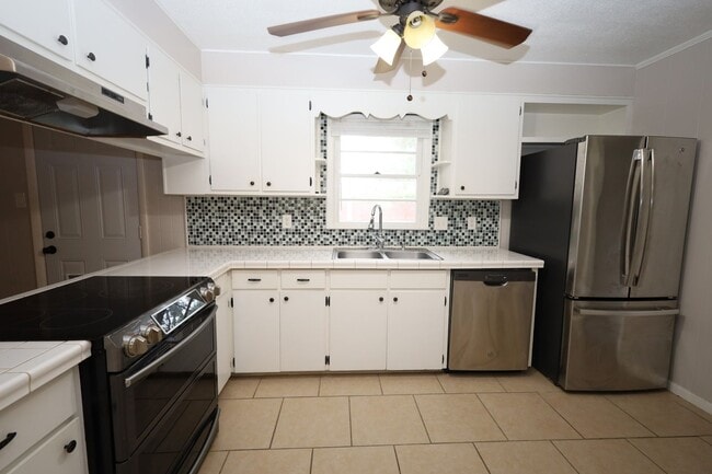 Building Photo - 1104 Kimberly Dr