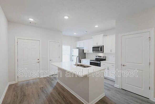 Building Photo - 2027 Lotus Dr