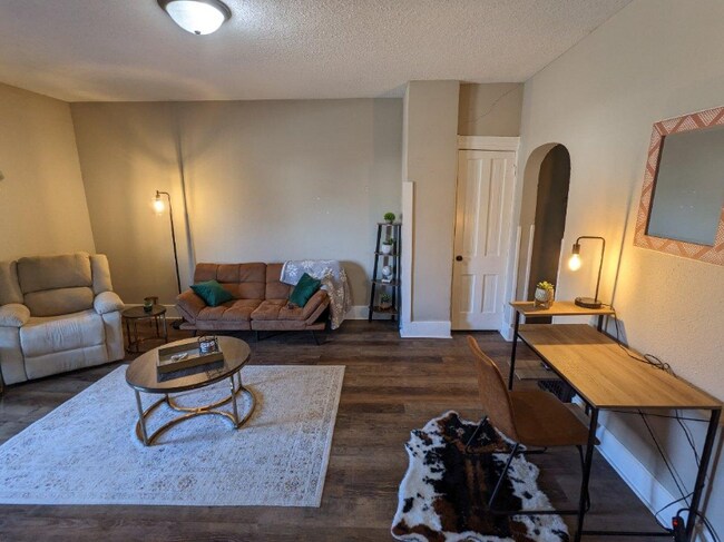 Foto del edificio - 902-904 W Locust St