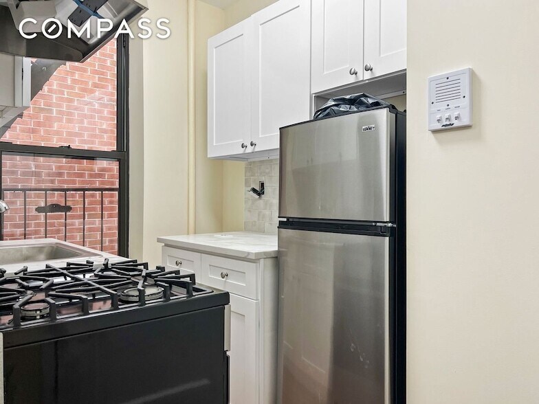 Foto principal - 270 E 78th St