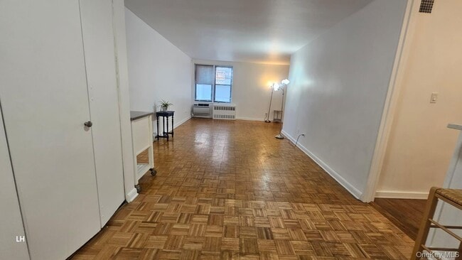 Building Photo - 35-20 Leverich St