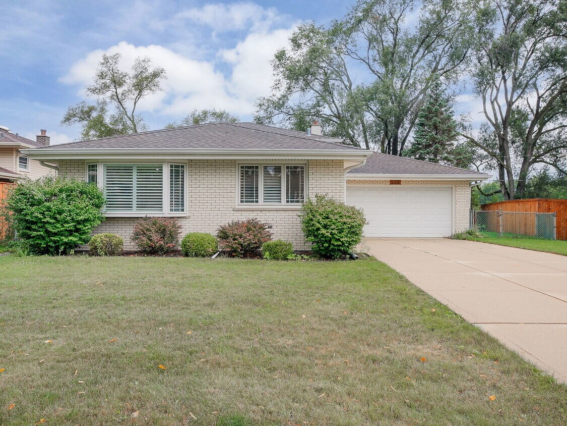 Primary Photo - 258 Parkview Dr