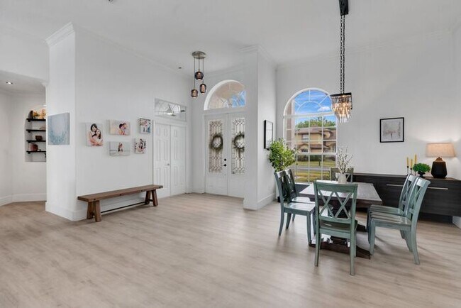 Foto del edificio - BEAUTIFUL 5 Bedroom/3 Bath home in Oviedo!