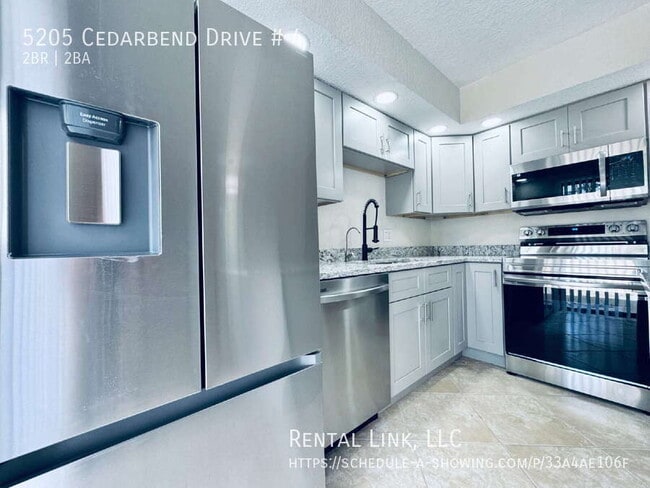 Building Photo - 5205 Cedarbend Dr
