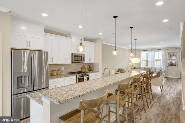 Building Photo - 45133 Kincora Dr