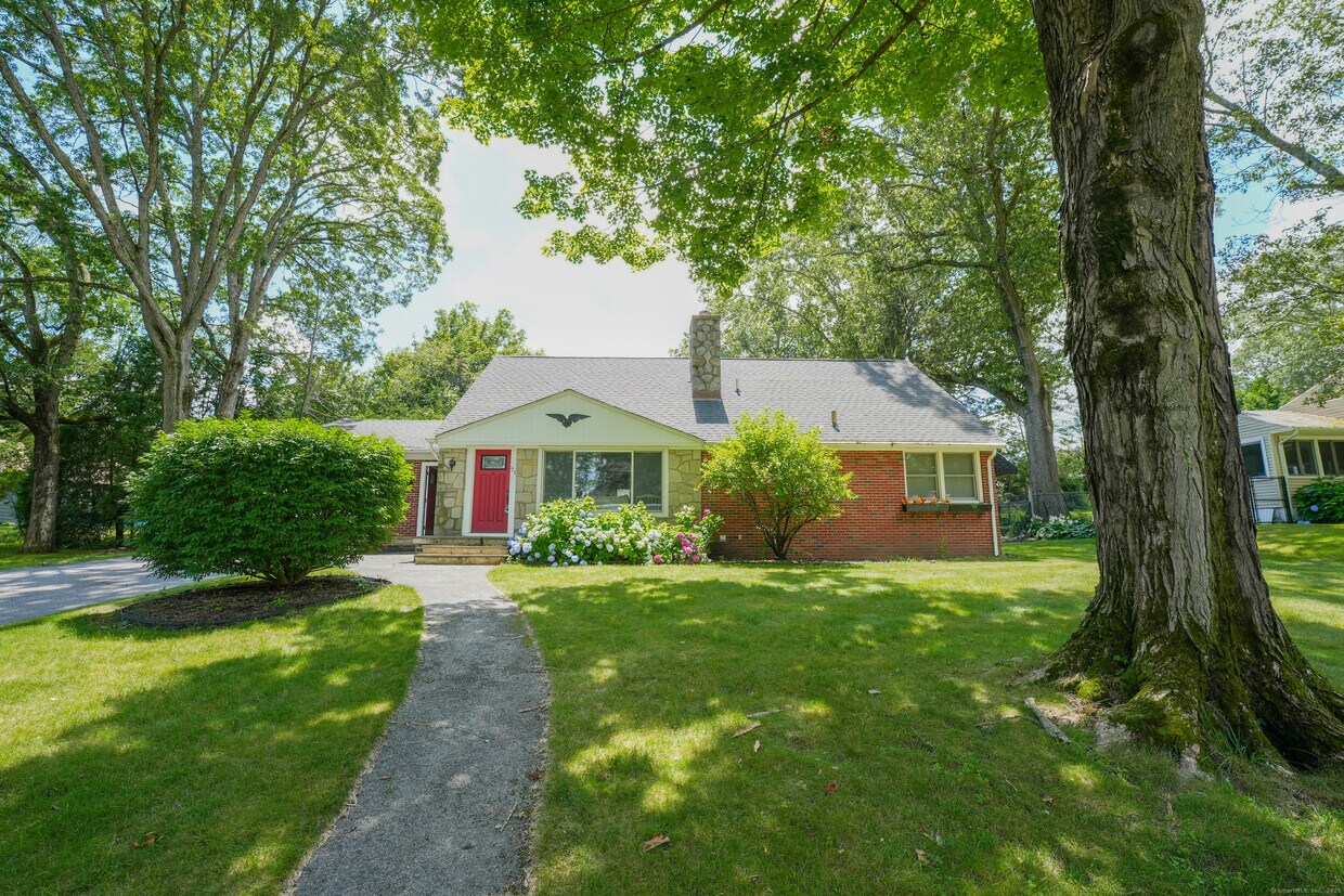 Foto principal - 70 Oakridge Rd