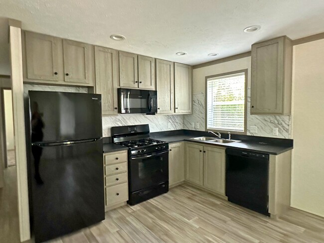 Building Photo - 5490 Minuteman Cir