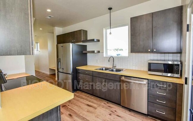Building Photo - 2328 Shorthorn Ave