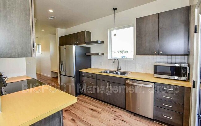 Foto del edificio - 2328 Shorthorn Ave