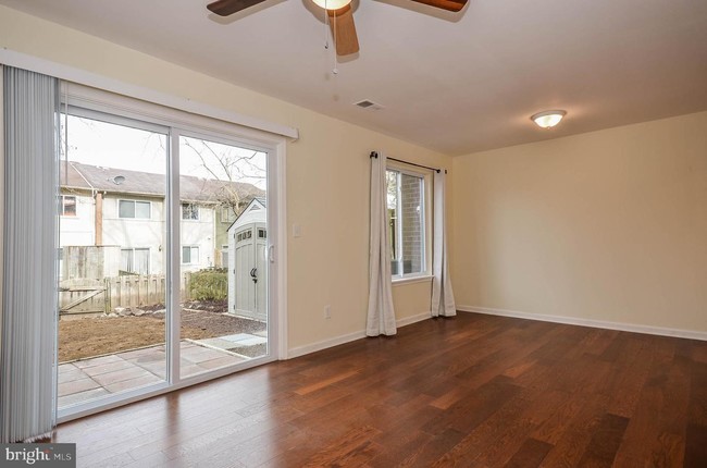 Foto del edificio - 9505 Marston Ln