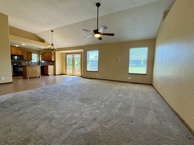 Building Photo - 2301 Magnolia Dr